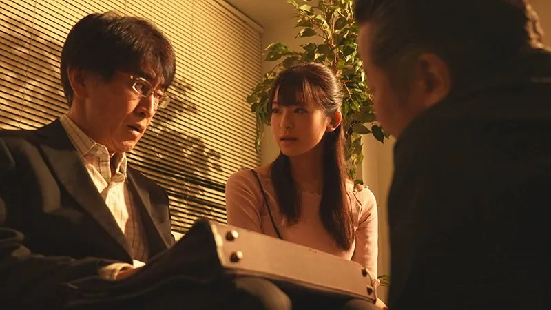 Người chồng vay nợ giang hồ, vợ yêu phải bán thân để trả nợ