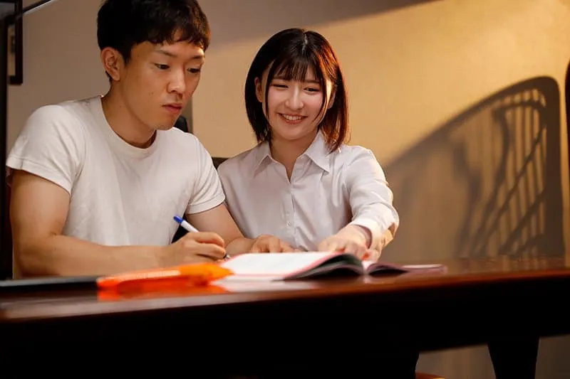 Nữ gia sư bị gài bẫy biến thành bảo bối tình dục cho gia đình biến thái