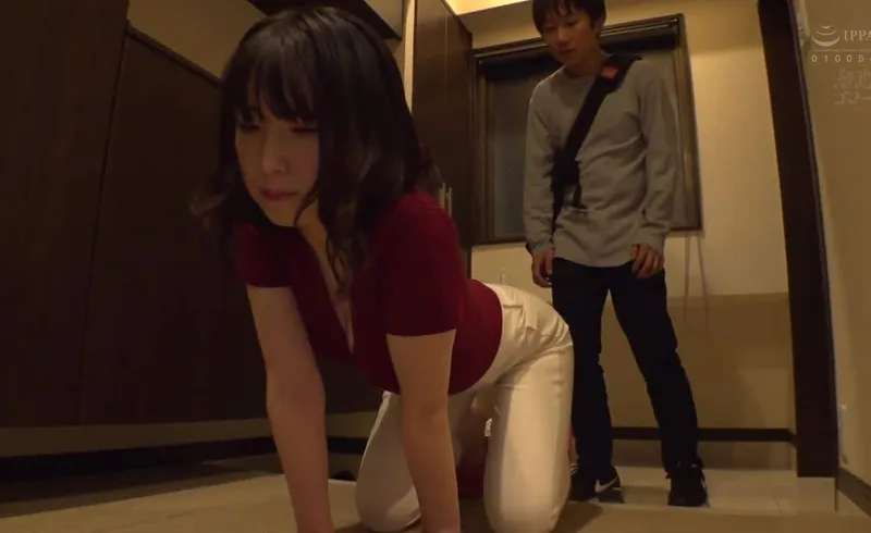 Em hotgirl cạnh nhà thiếu thốn và cậu sinh viên trúng độc đắc cạnh bên