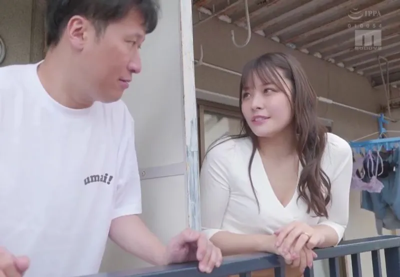 Anh trai trúng số và người phụ nữ hàng xóm bị gã chồng bỏ bê đang gửi tín hiệu cầu “chịch”